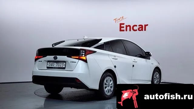 Toyota Prius Prius 4th Generation 2019 года - вид 2