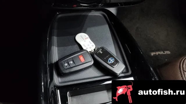 Toyota Prius Prius 4th Generation 2019 года - похожие автомобили