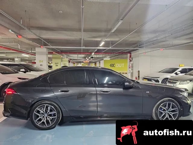BMW 5-Series 5 Series (G60) 2025 года - вид 3