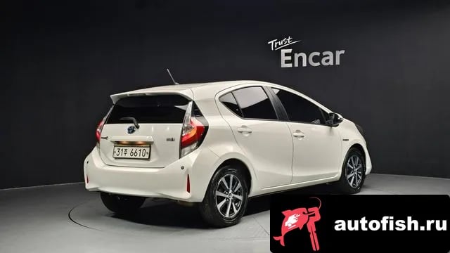 Toyota Prius Prius C 2018 года - вид 2