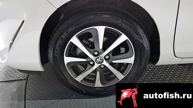 Toyota Prius Prius C 2018 года - вид 5