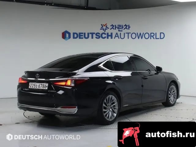 Lexus ES ES300h 7th generation 2019 года - вид 2