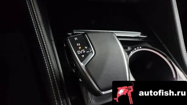 Volkswagen Touareg Tuareg 3rd generation 2025 года - похожие автомобили