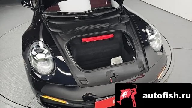 Porsche 911 911 (992) 2020 года - вид 6