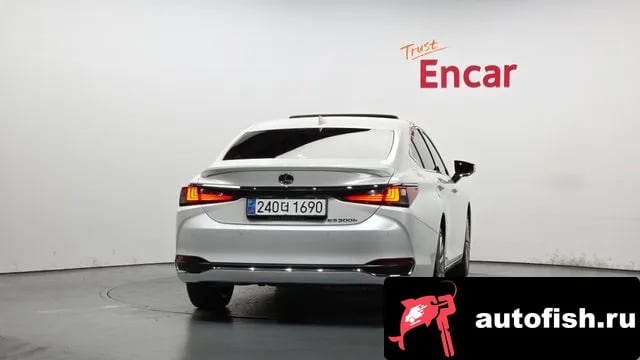 Lexus ES ES300h 7th generation 2024 года - вид 4