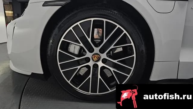 Porsche Taycan Taikan 2021 года - вид 4