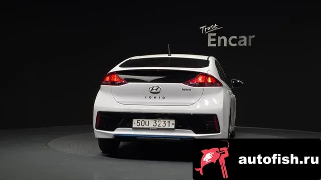 Hyundai Ioniq Ionic Hybrid 2018 года - вид 4