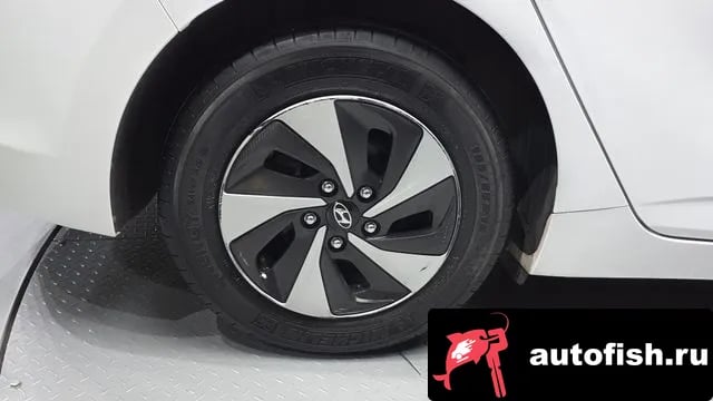 Hyundai Ioniq Ionic Hybrid 2018 года - вид 5