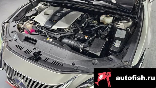 Lexus ES ES300h 7th generation 2018 года - вид 6