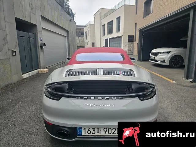 Porsche 911 911 (992) 2021 года - вид 4