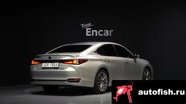 Lexus ES ES300h 7th generation 2019 года - вид 2