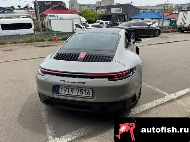 Porsche 911 911 (992) 2023 года - вид 3
