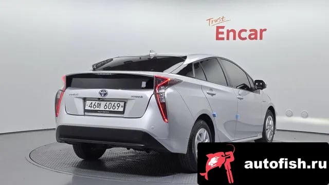 Toyota Prius Prius 4th Generation 2018 года - вид 2