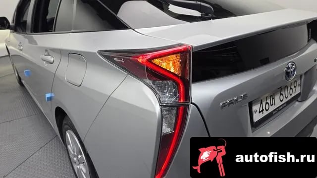 Toyota Prius Prius 4th Generation 2018 года - похожие автомобили