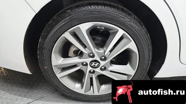 Hyundai AVANTE Avante AD 2018 года - вид 5