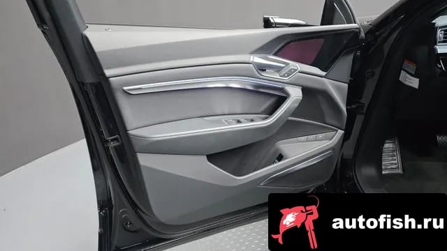 Audi e-tron e-Tron 2022 года - похожие автомобили