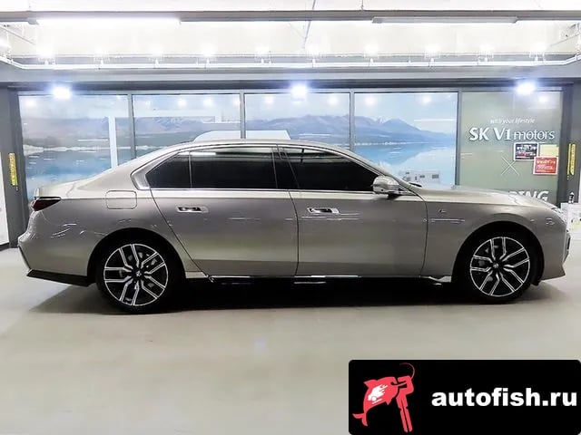 BMW 7-Series 7 Series (G70) 2025 года - вид 3