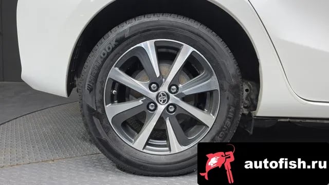 Toyota Prius Prius C 2019 года - вид 5