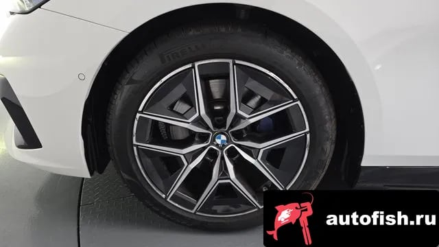 BMW 5-Series 5 Series (G60) 2025 года - вид 4