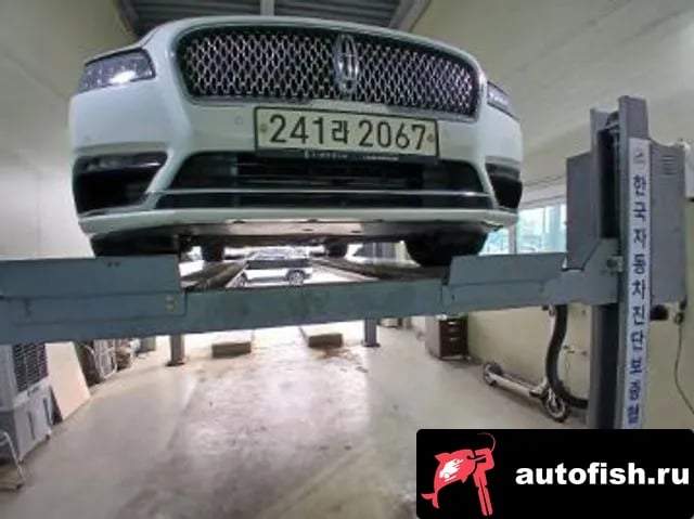 Lincoln Continental Continental 10th Generation 2020 года - похожие автомобили