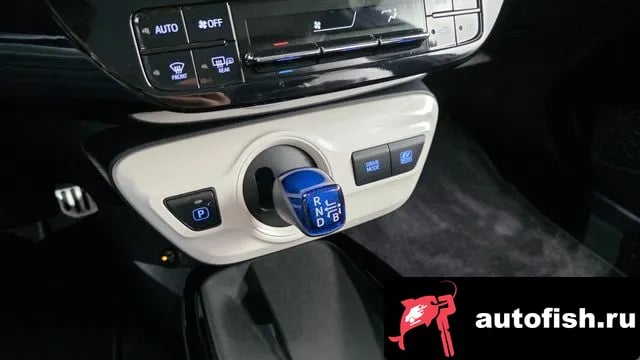 Toyota Prius Prius 4th Generation 2018 года - похожие автомобили