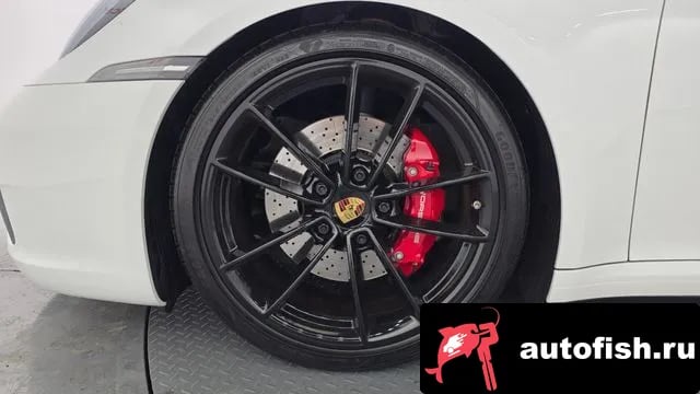 Porsche 911 911 (992) 2020 года - вид 5