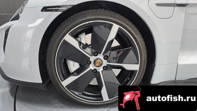 Porsche Taycan Taikan 2021 года - вид 5