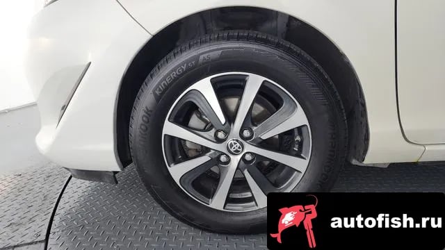 Toyota Prius Prius C 2019 года - вид 5