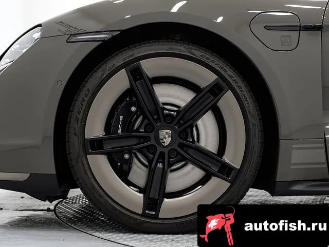 Porsche Taycan Taikan 2025 года - вид 5