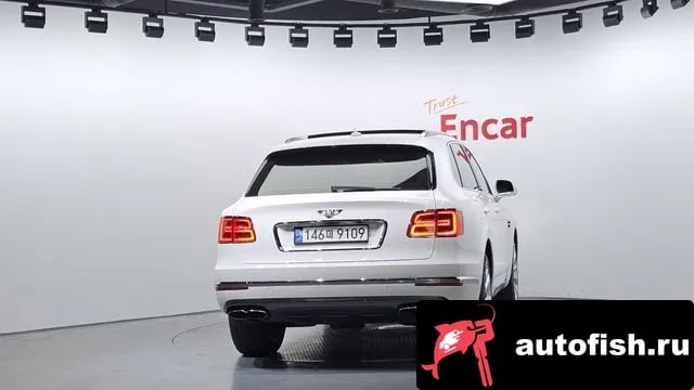 Bentley Bentayga Benteiga 2019 года - вид 4