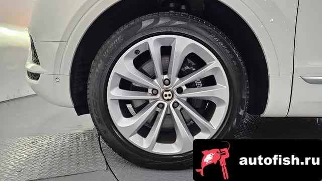 Bentley Bentayga Benteiga 2019 года - вид 5