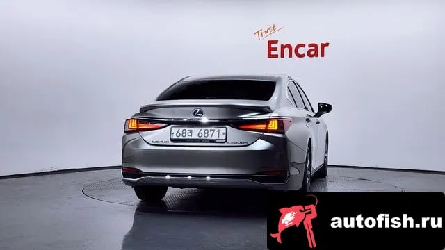 Lexus ES ES300h 7th generation 2019 года - вид 4