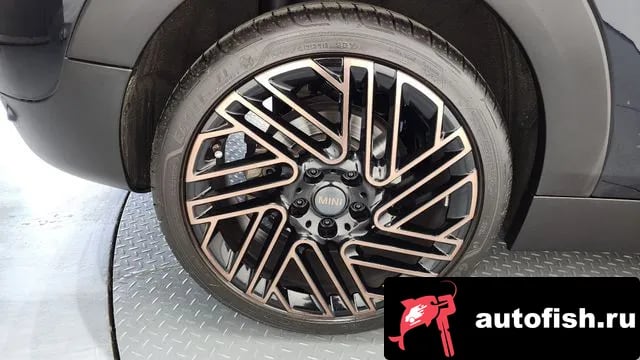 Mini Clubman Cooper Clubman 2024 года - вид 5