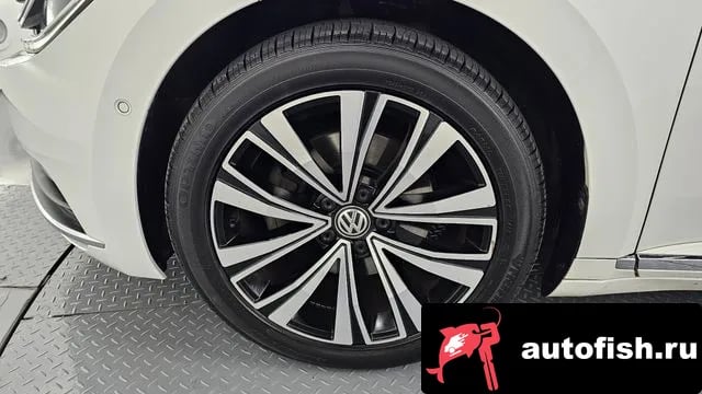 Volkswagen Arteon Atheon 2019 года - вид 5