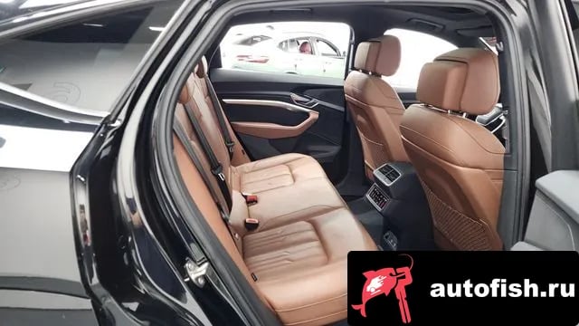 Audi e-tron e-Tron 2021 года - похожие автомобили
