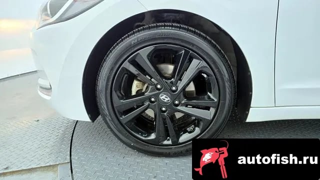 Hyundai AVANTE Avante AD 2018 года - вид 5