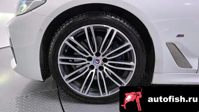 BMW 5-Series 5 Series (G30) 2018 года - вид 5
