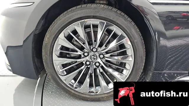 Lexus LS LS500h 5th generation 2018 года - вид 4