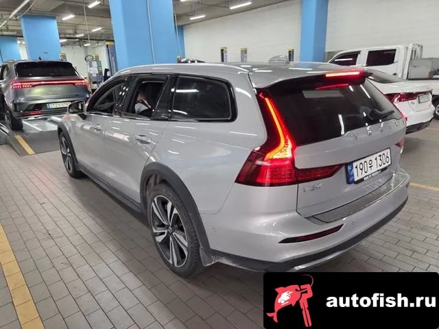 Volvo V60 V60 Cross-country 2nd Generation 2022 года - похожие автомобили