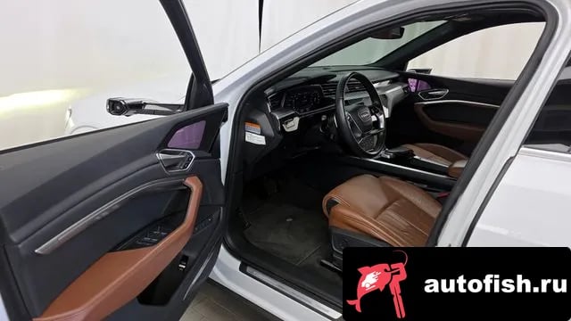 Audi e-tron e-Tron 2021 года - похожие автомобили