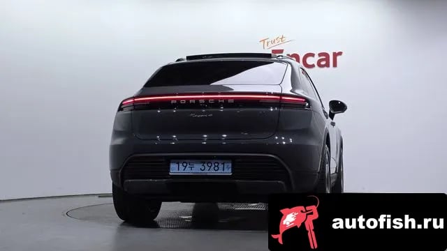 Porsche Macan Makan EV 2025 года - вид 4