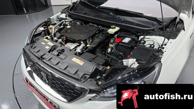 Peugeot 308 308 second generation 2019 года - вид 5