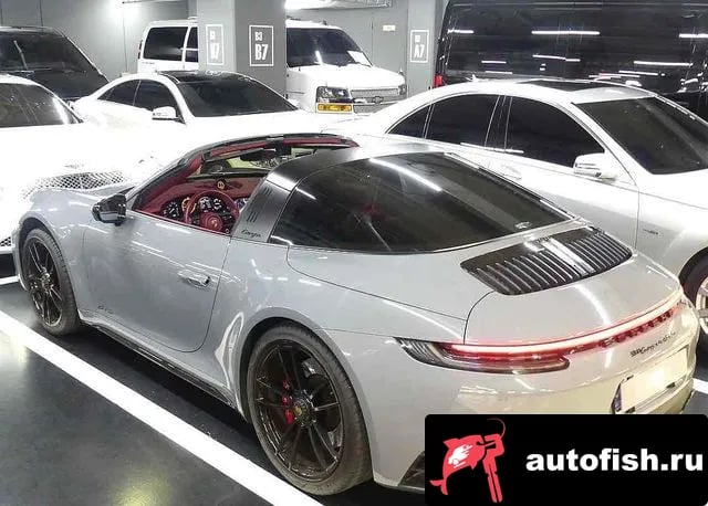 Porsche 911 911 (992) 2023 года - вид 2