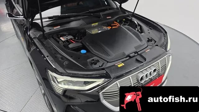 Audi e-tron e-Tron 2023 года - похожие автомобили