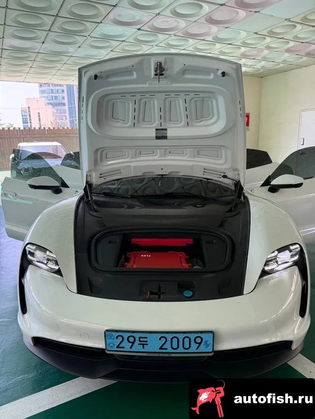Porsche Taycan Taikan 2021 года - вид 6