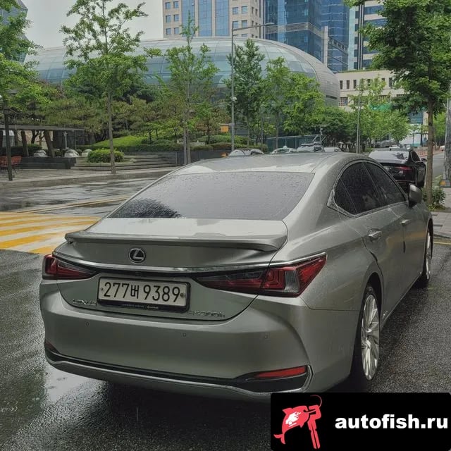 Lexus ES ES300h 7th generation 2021 года - вид 4
