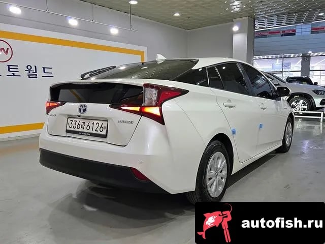 Toyota Prius Prius 4th Generation 2019 года - вид 3