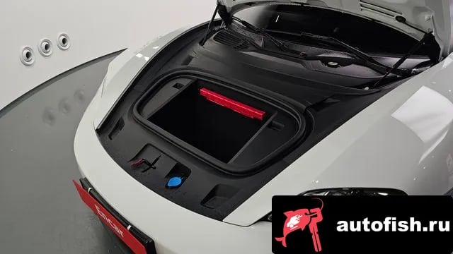 Porsche Taycan Taikan 2024 года - вид 6
