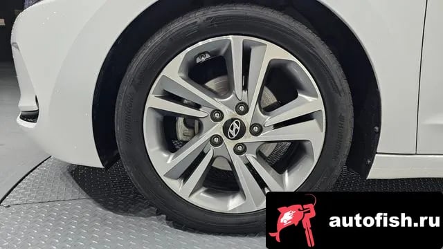 Hyundai AVANTE Avante AD 2018 года - вид 4