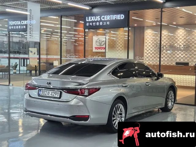 Lexus ES ES300h 7th generation 2025 года - вид 2